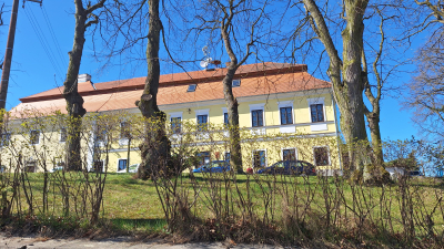 Kostelec nad Vltavou "Modrá knihovna"